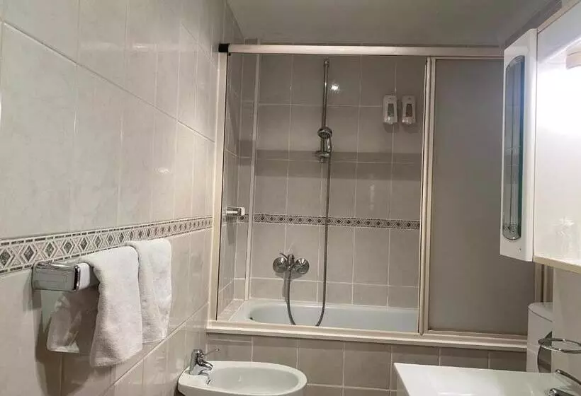 Majatalo Hostal Galicia Cardedeu