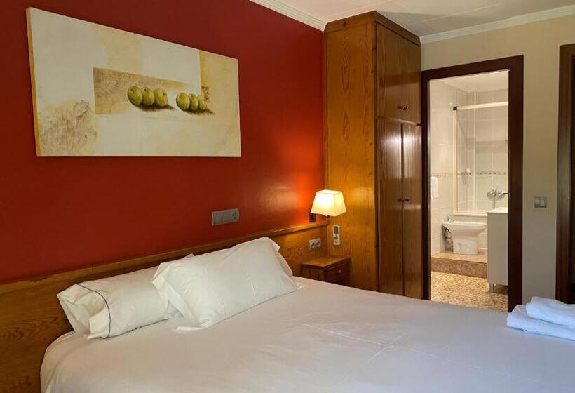 پانسیون Hostal Galicia Cardedeu