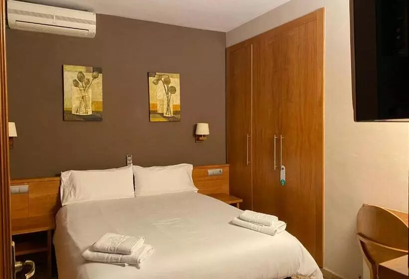 Majatalo Hostal Galicia Cardedeu