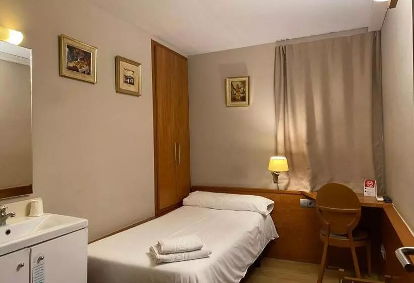 Majatalo Hostal Galicia Cardedeu