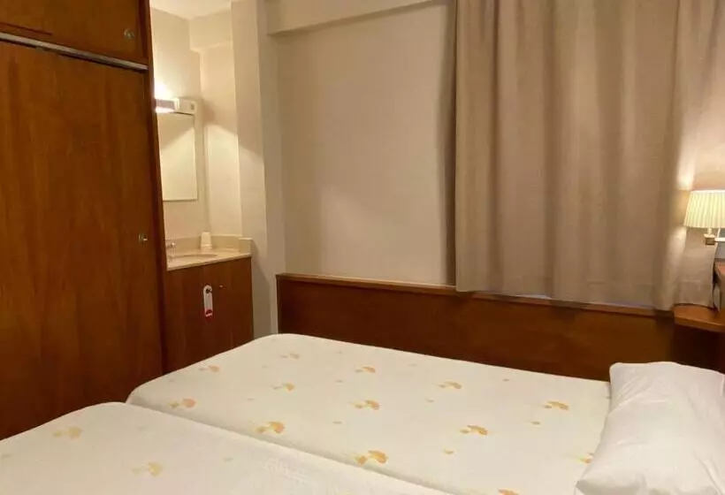 Majatalo Hostal Galicia Cardedeu