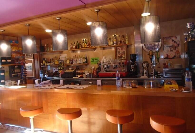 پانسیون Hostal Galicia Cardedeu