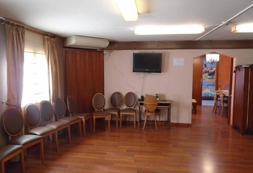 پانسیون Hostal Galicia Cardedeu