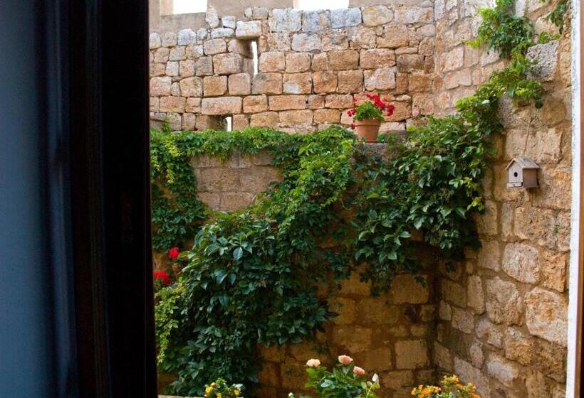 بنسيون Castillo De Grisel