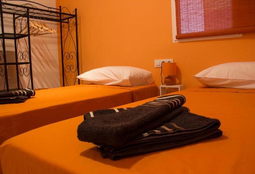 پانسیون Colors Rooms