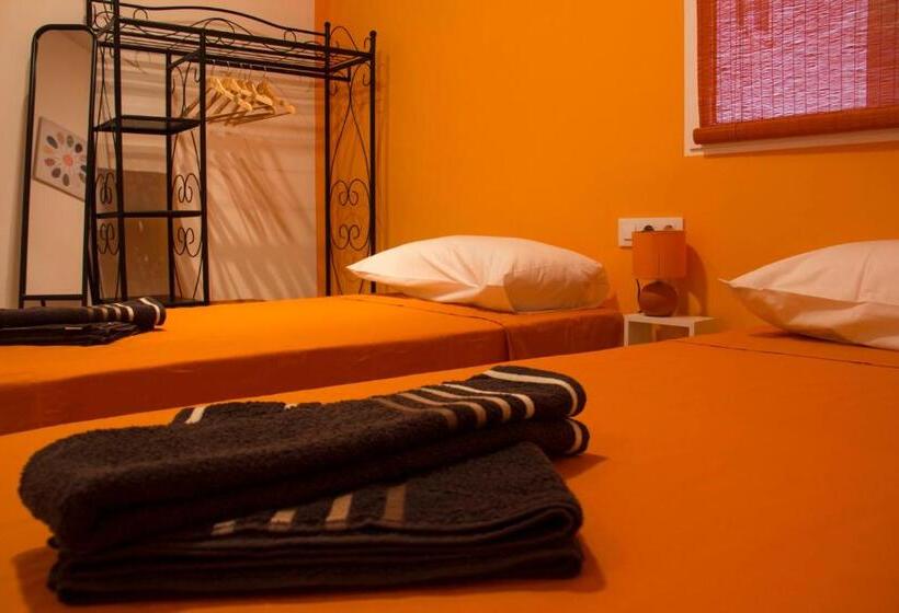 پانسیون Colors Rooms