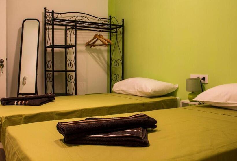 پانسیون Colors Rooms