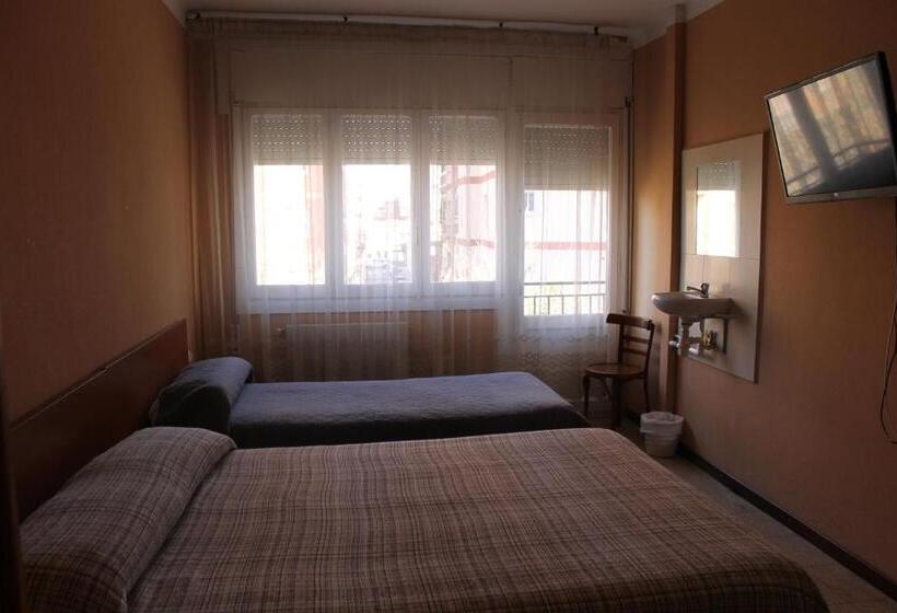 پانسیون Hostal Cal Siles