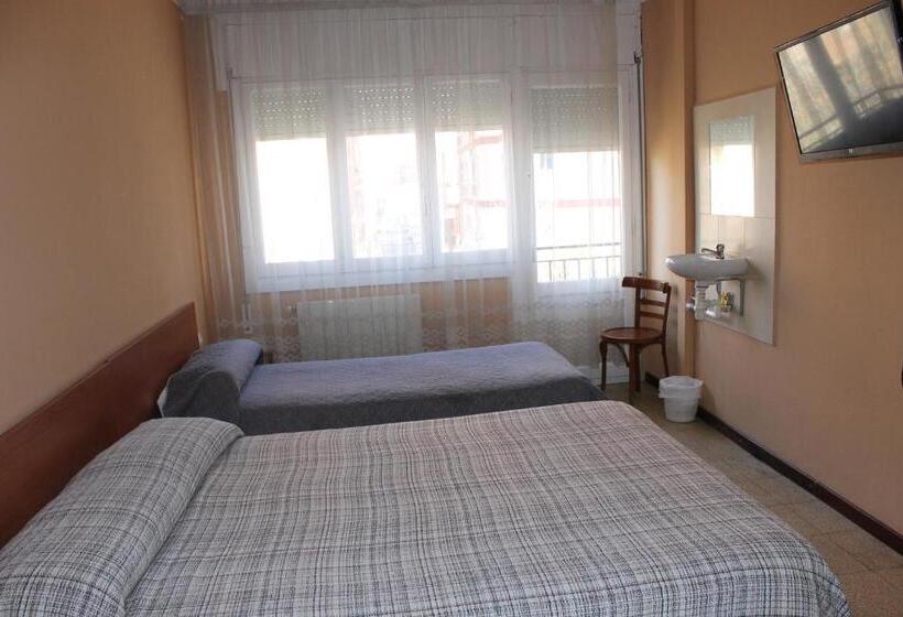 پانسیون Hostal Cal Siles