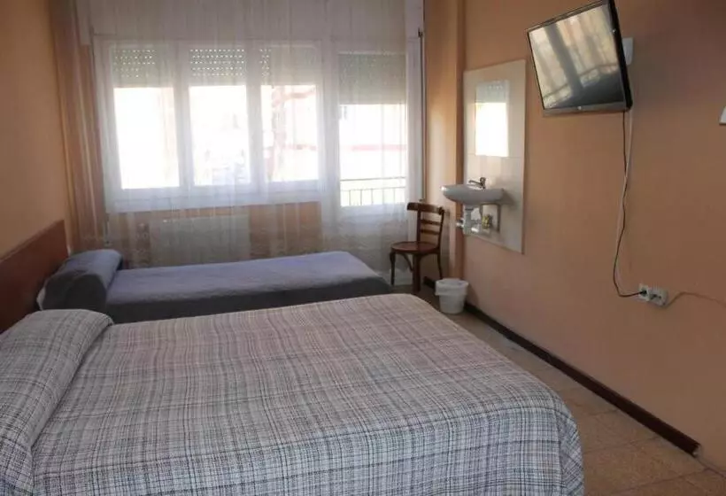 ペンション Hostal Cal Siles