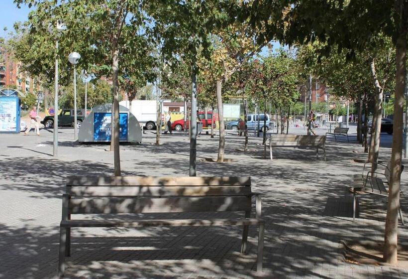 پانسیون Hostal Cal Siles