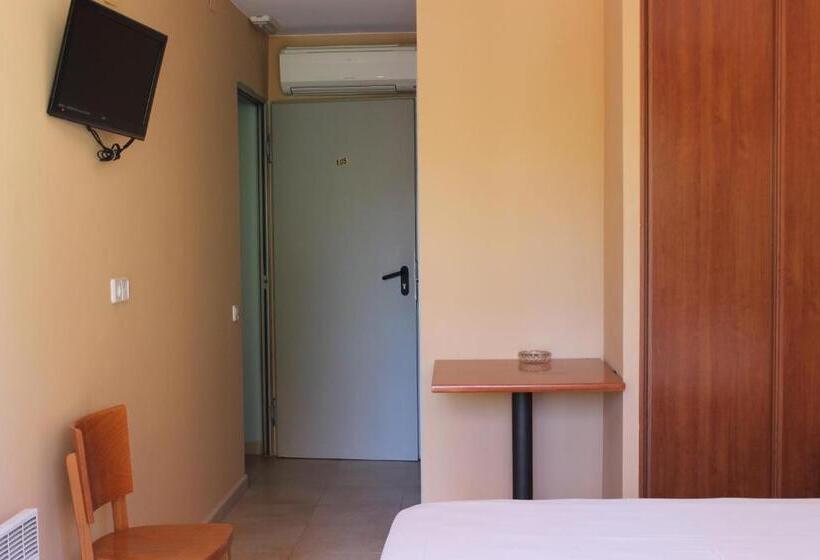 پانسیون Hostal Cal Siles