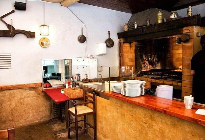 بنسيون Hostal Emporda