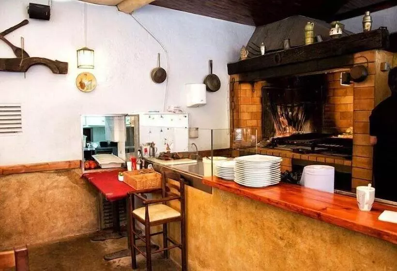 Majatalo Hostal Emporda