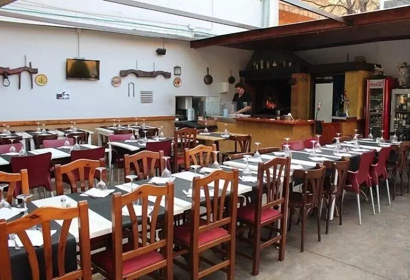 Majatalo Hostal Emporda