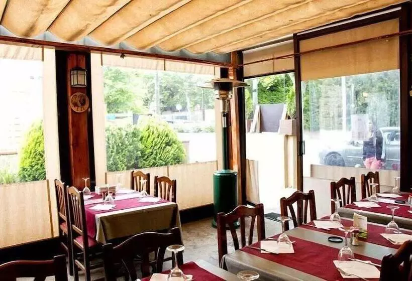 Majatalo Hostal Emporda