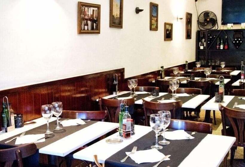 بنسيون Hostal Emporda