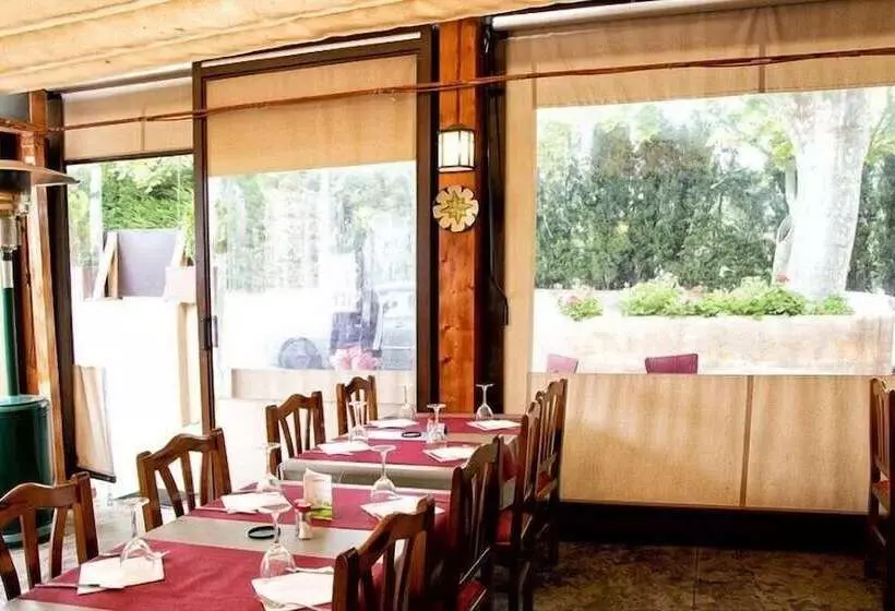 Majatalo Hostal Emporda