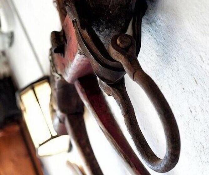 بنسيون Hostal Emporda