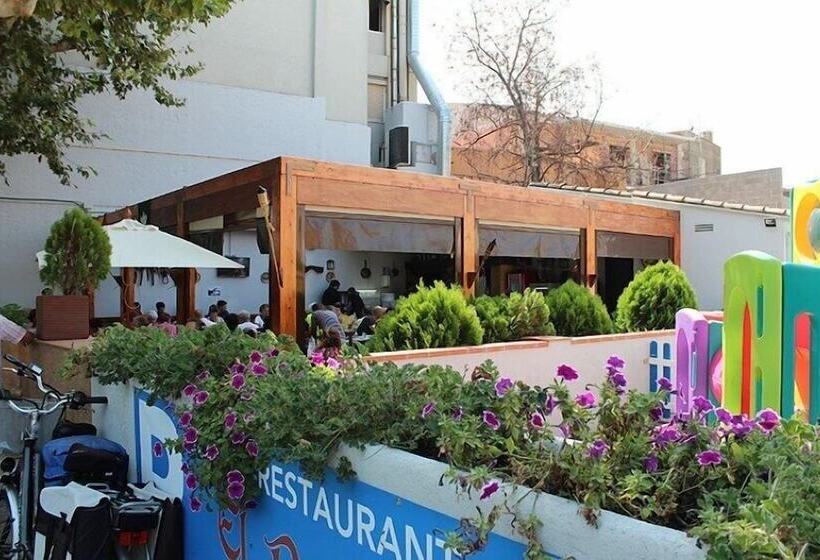 بنسيون Hostal Emporda