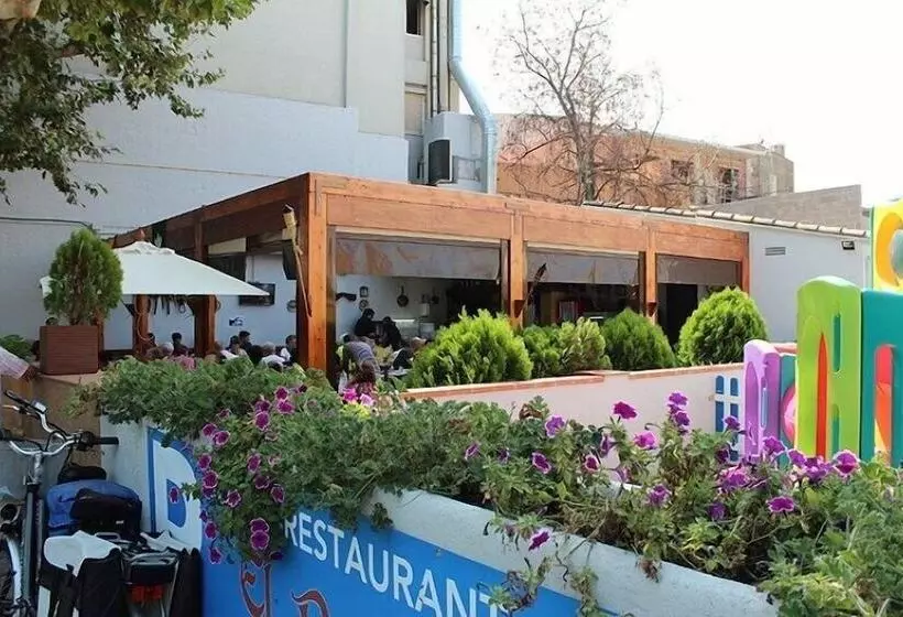 Majatalo Hostal Emporda