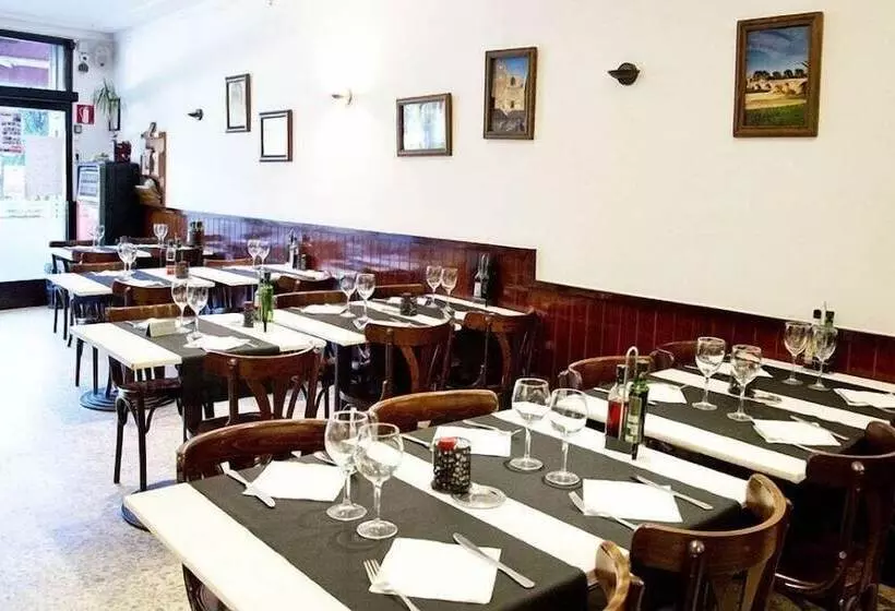 Majatalo Hostal Emporda