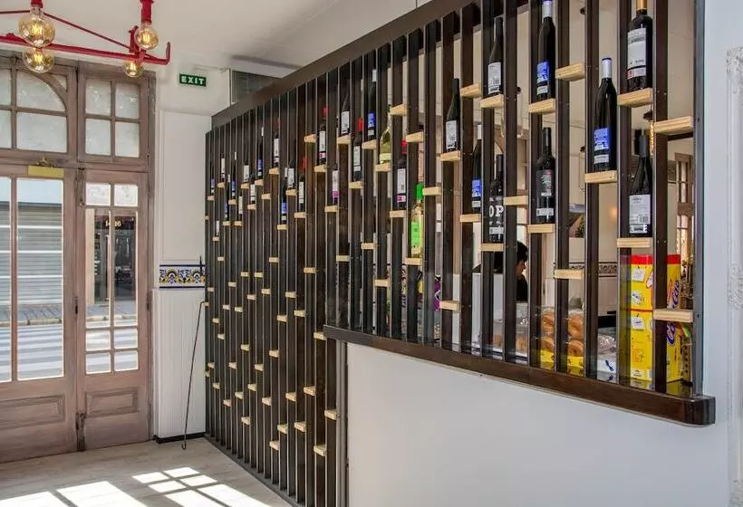 Majatalo Hostal Emporda