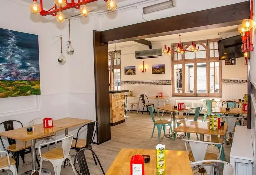 Majatalo Hostal Emporda