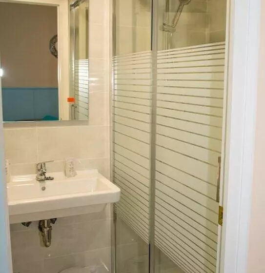 Majatalo Hostal Emporda