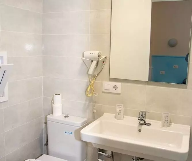 Majatalo Hostal Emporda