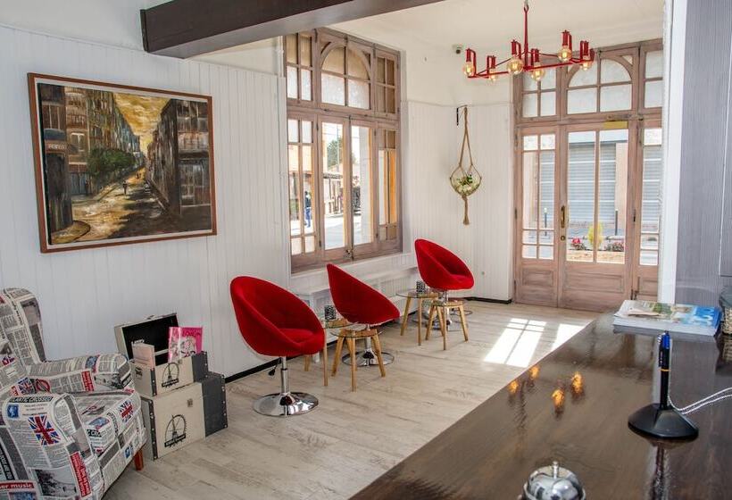 بنسيون Hostal Emporda