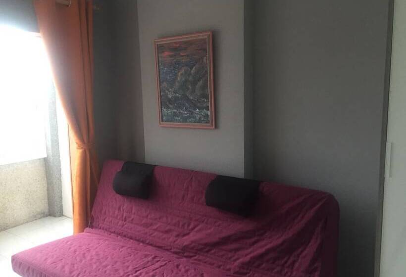 بنسيون Hostal Emporda