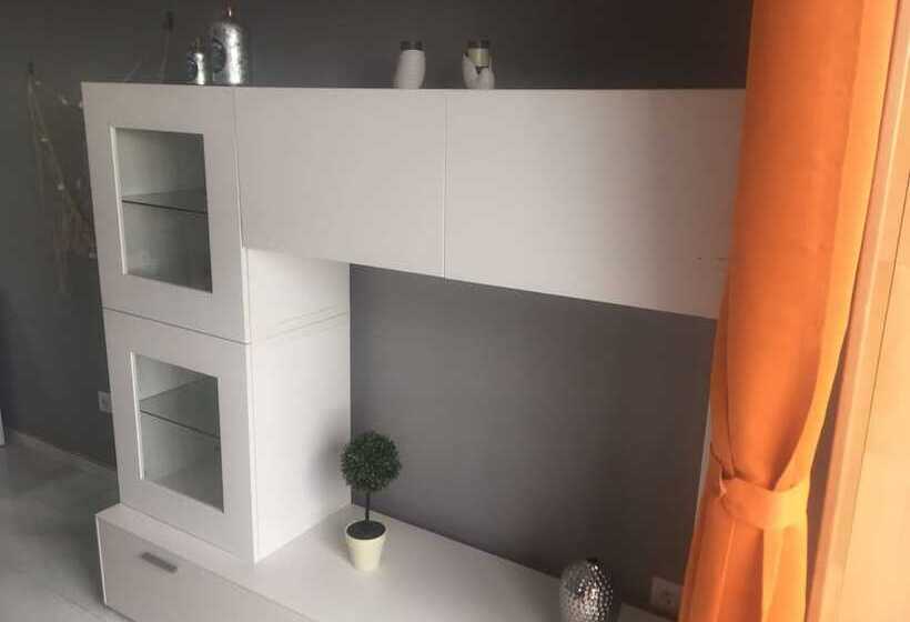 بنسيون Hostal Emporda