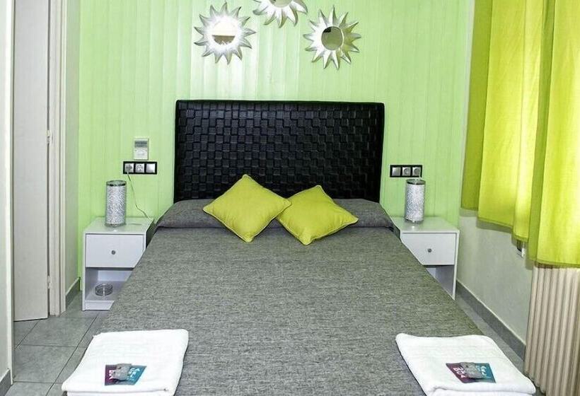 بنسيون Hostal Emporda