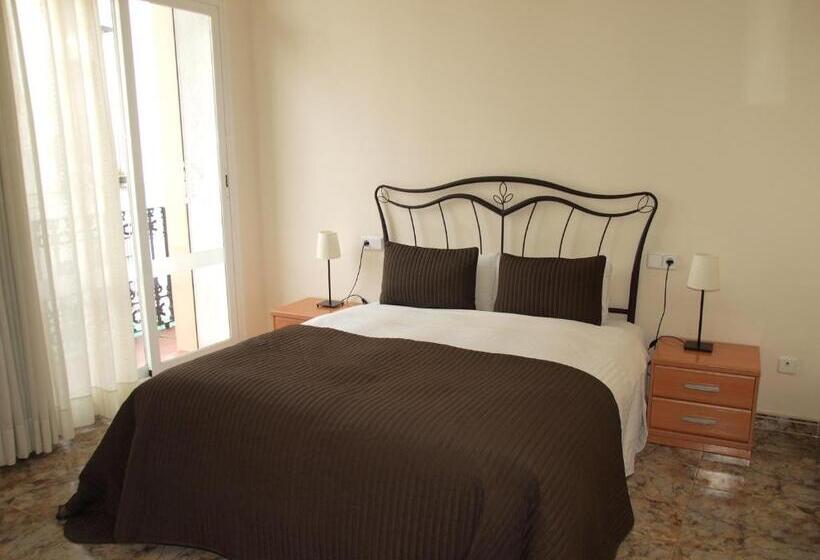 پانسیون Hostal Portofino