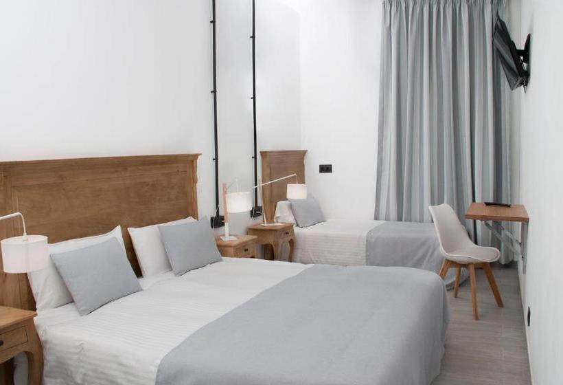 پانسیون Hostal Portofino