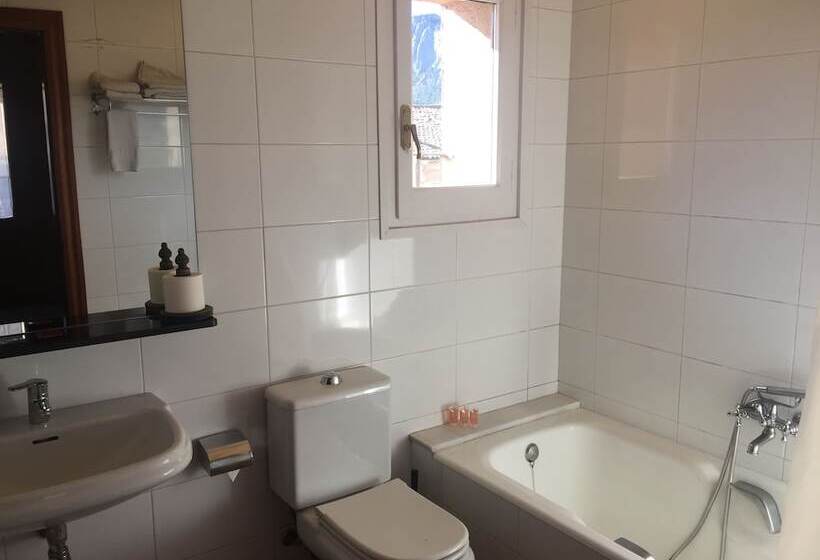 ペンション Hostal Victor