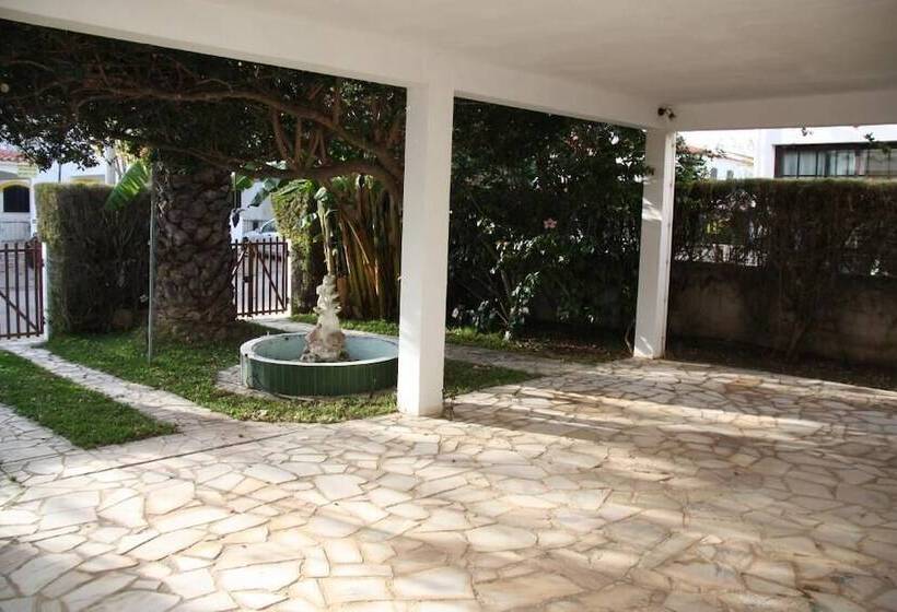 بنسيون Roulito S Guest House