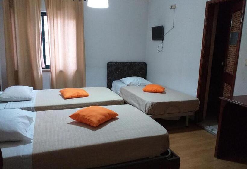 پانسیون Residencial Montanhês