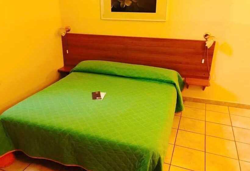 بنسيون Corato Room Economy