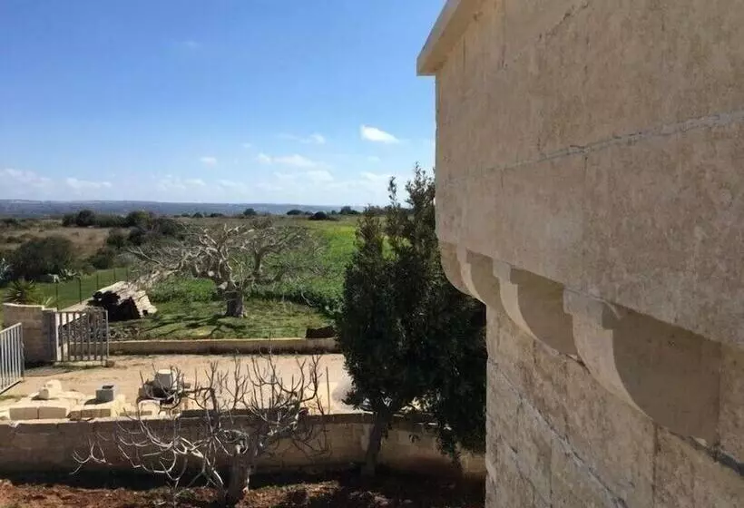 Hotelli Tenuta Palmira Agriturismo