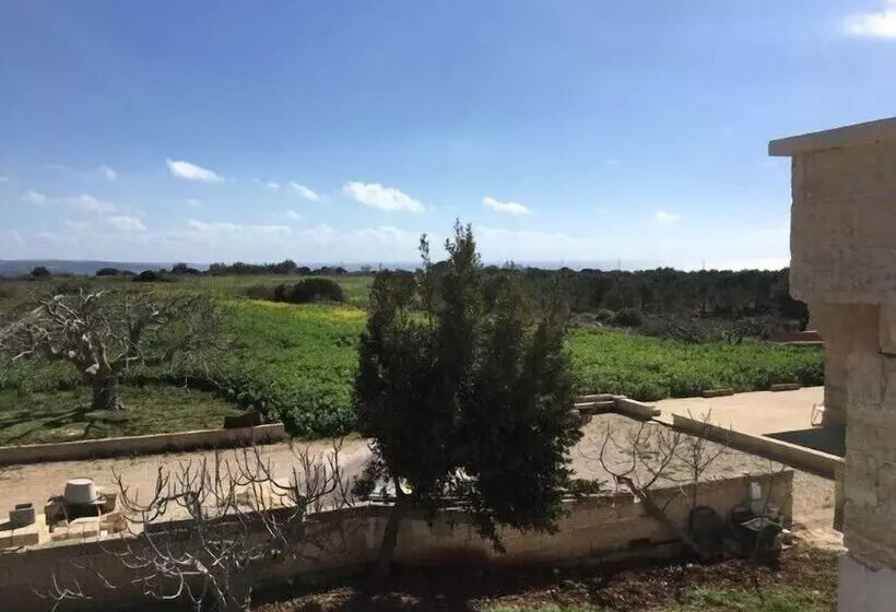 Hotelli Tenuta Palmira Agriturismo