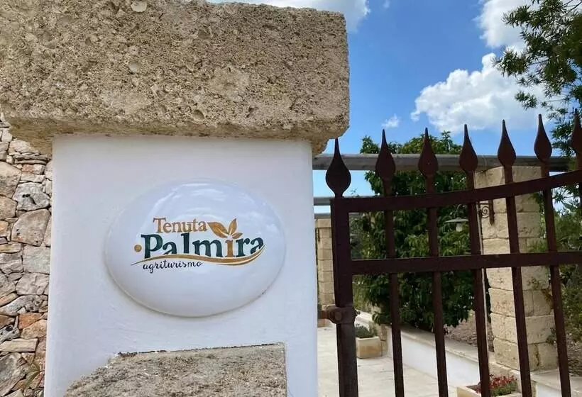 Hotelli Tenuta Palmira Agriturismo