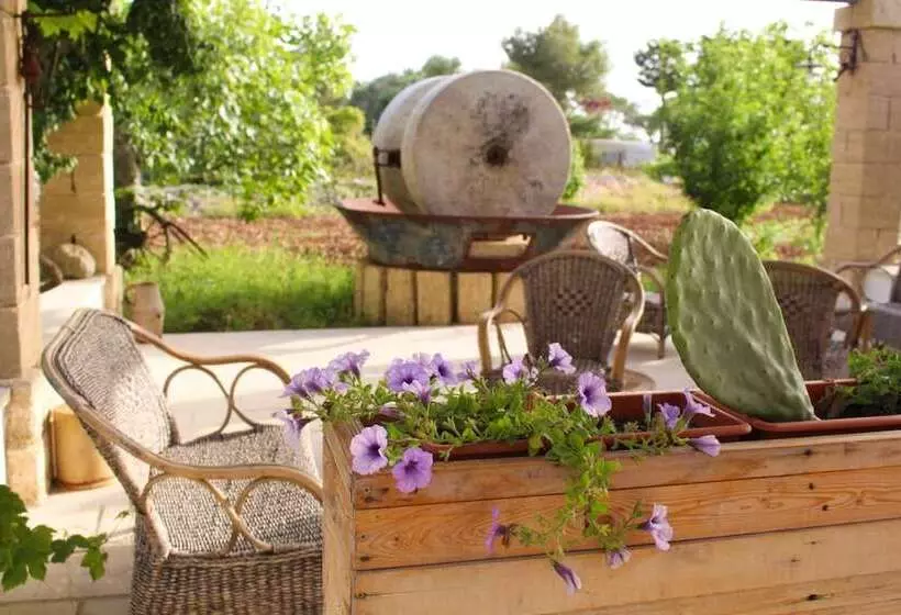 Hotelli Tenuta Palmira Agriturismo