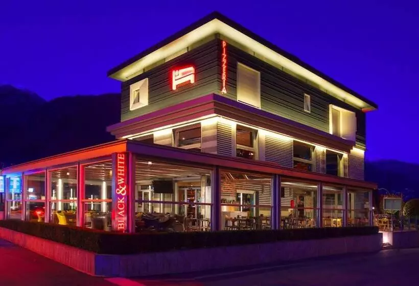 هاستل Locanda Black And White Sondrio