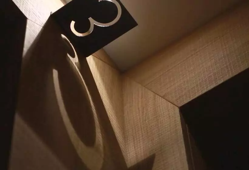 هاستل Locanda Black And White Sondrio