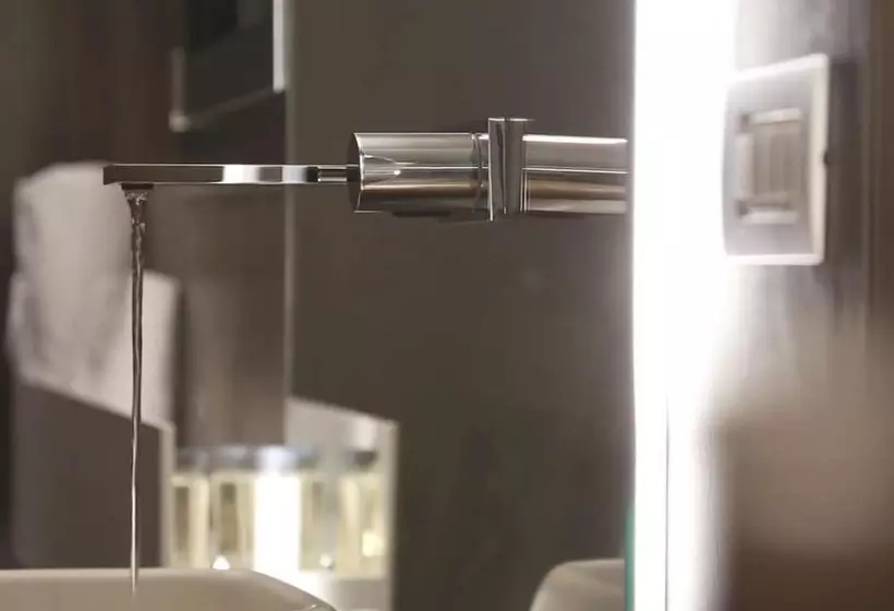 هاستل Locanda Black And White Sondrio