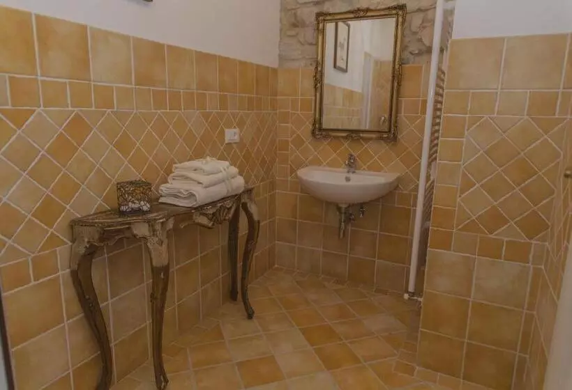 Hotelli Borgo Di Vezzano