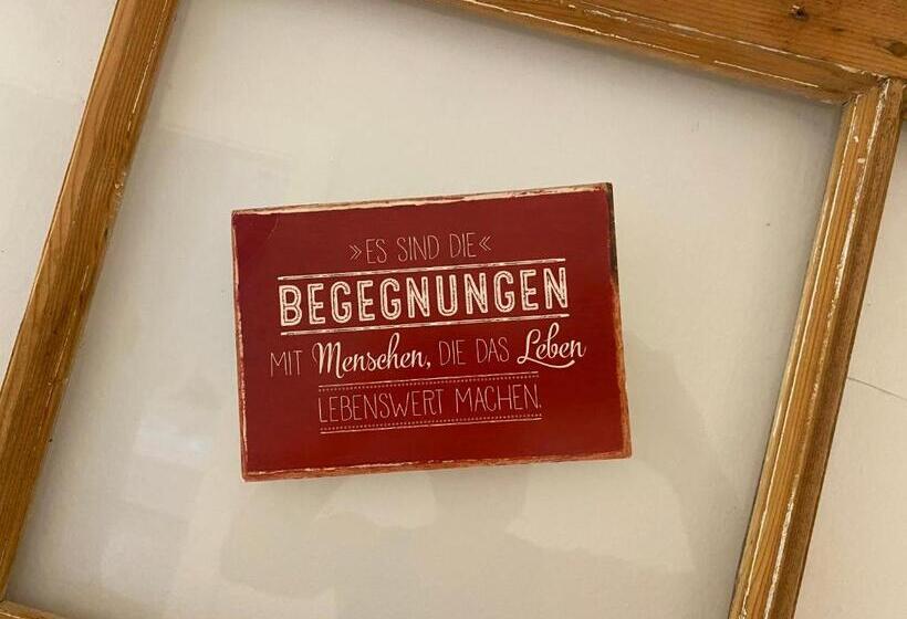 膳宿费 Garni Vinea Montis