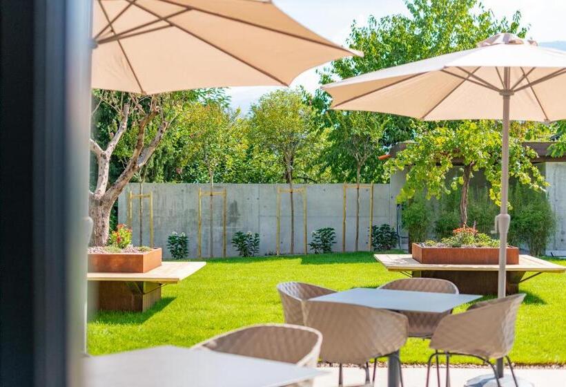 膳宿费 Garni Vinea Montis